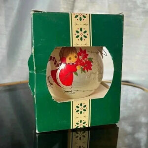 1989 heirloom  collection, vintage Christmas tree ornament